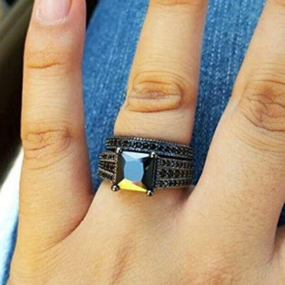 2PC/SET Princess Cut Black Gray Pave Gothic Engagement Ring - Picture 3 of 6